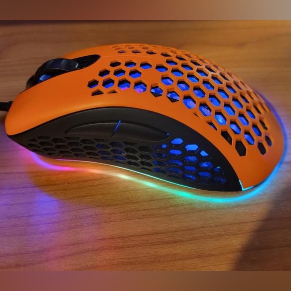 Eqeovga Ultralite Corded Mouse RGB - Picture 3 of 3
